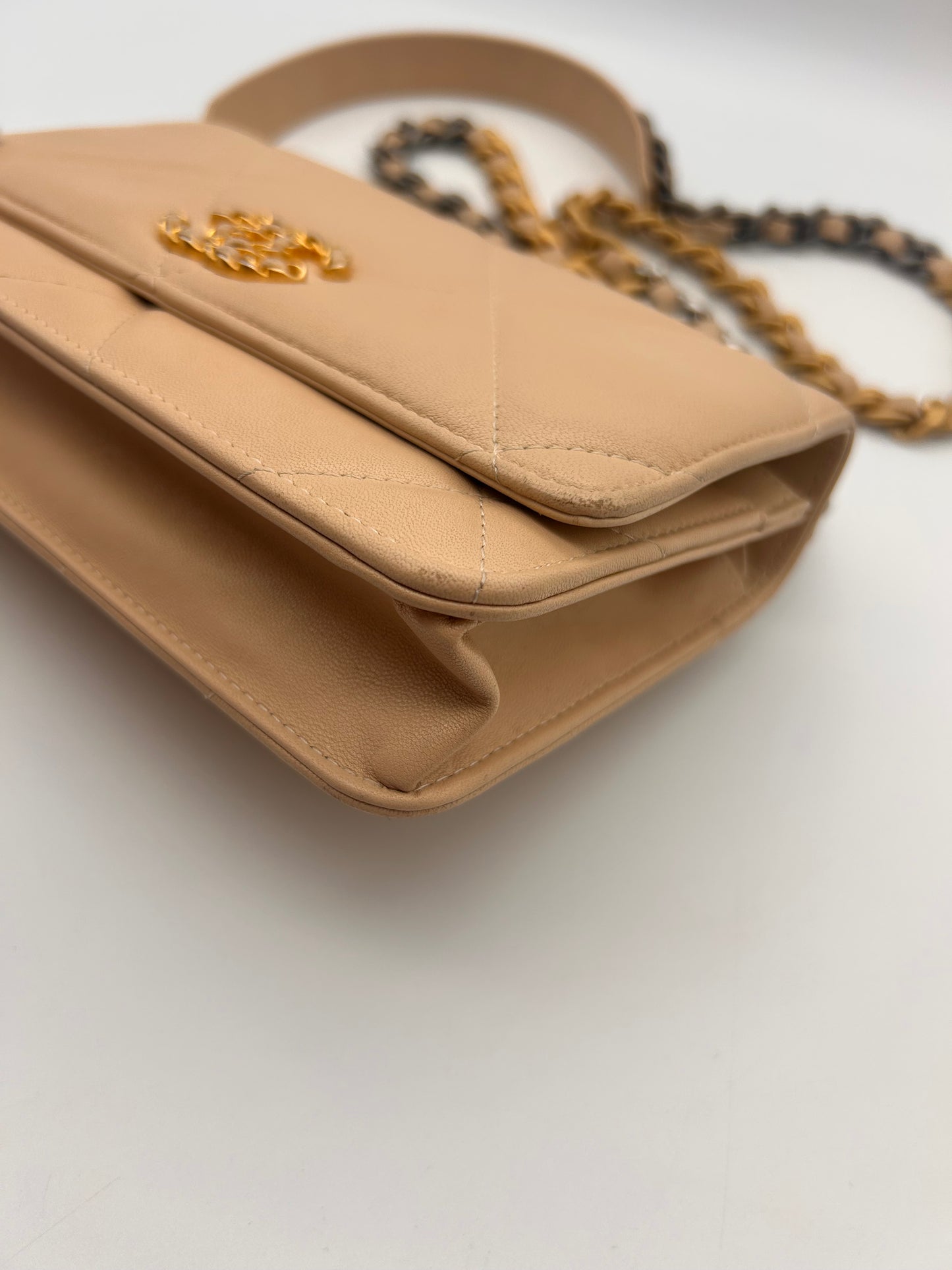 Chanel 19 WOC
