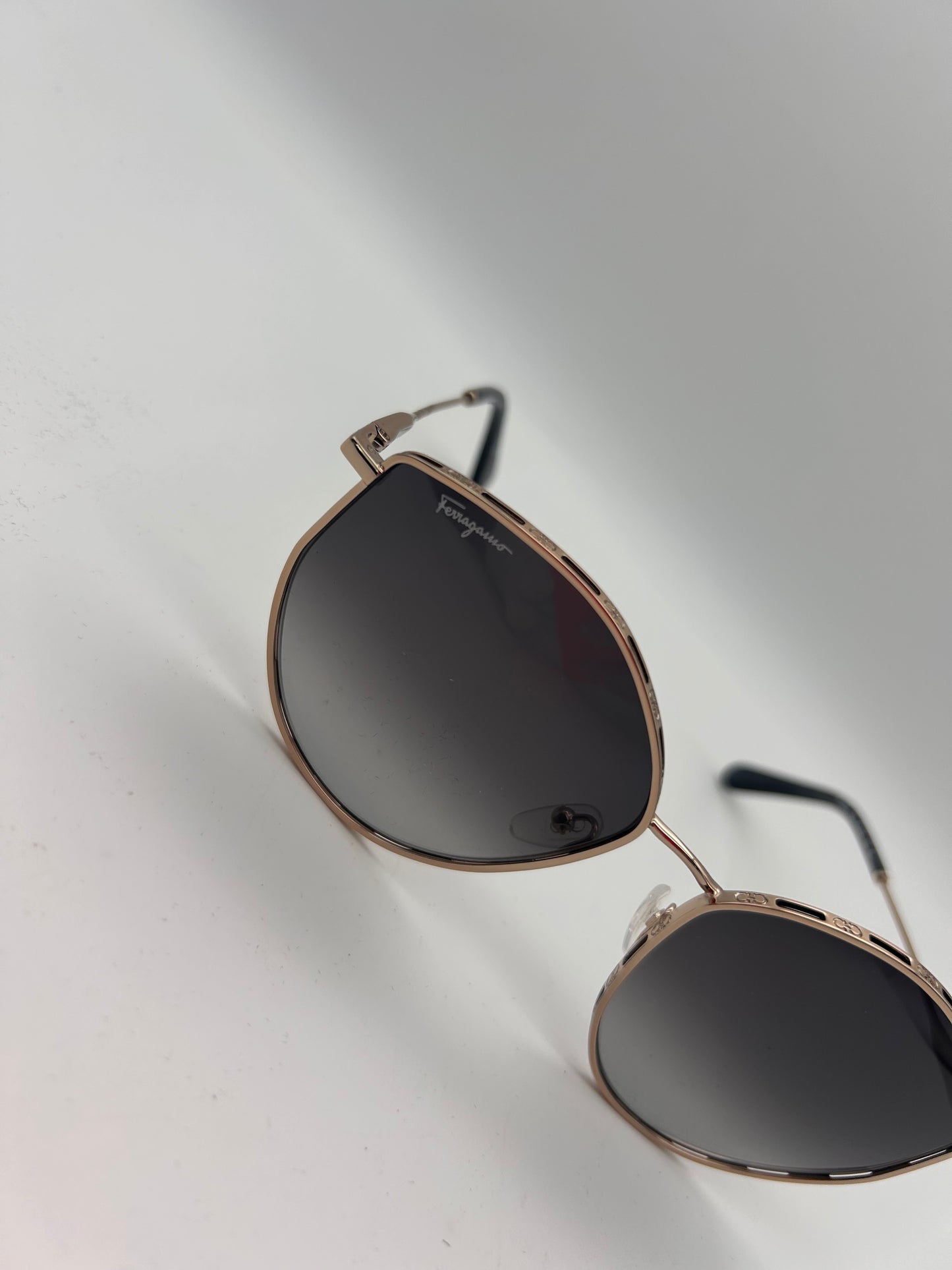 Salvatore Ferragamo SF264S
