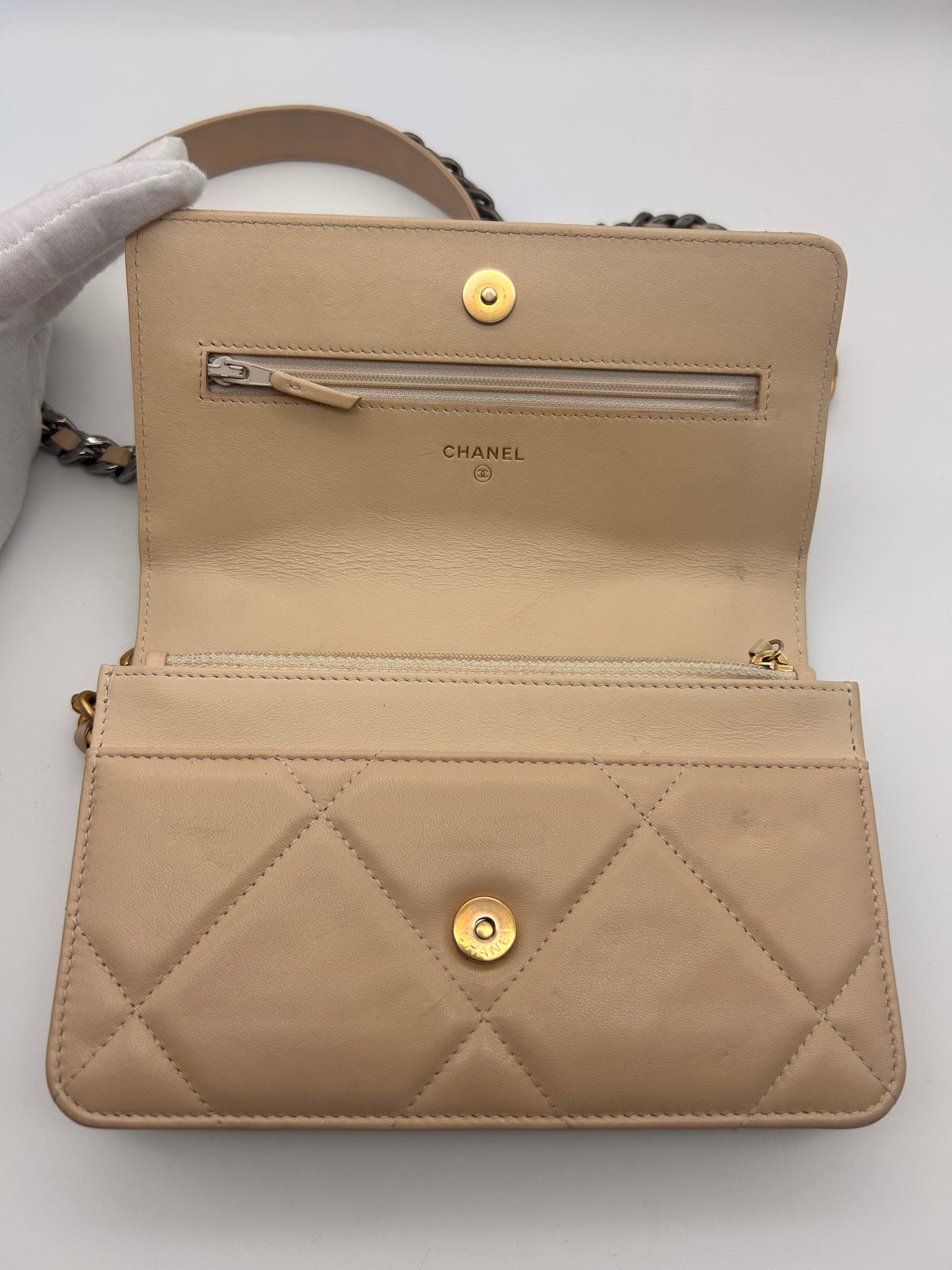 Chanel 19 WOC