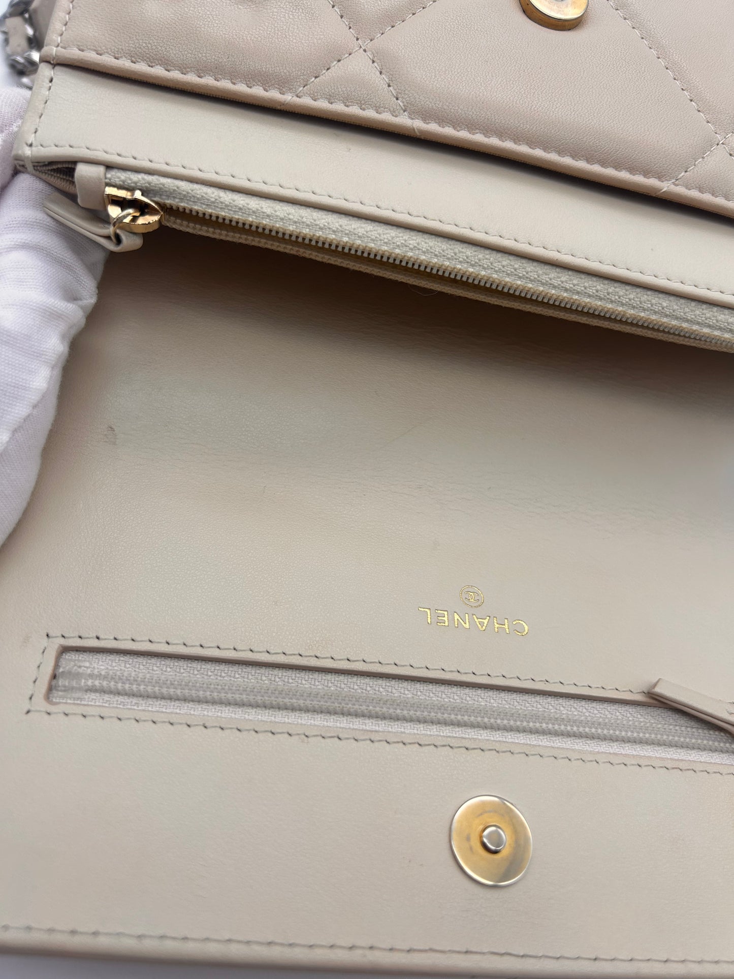 Chanel 19 WOC