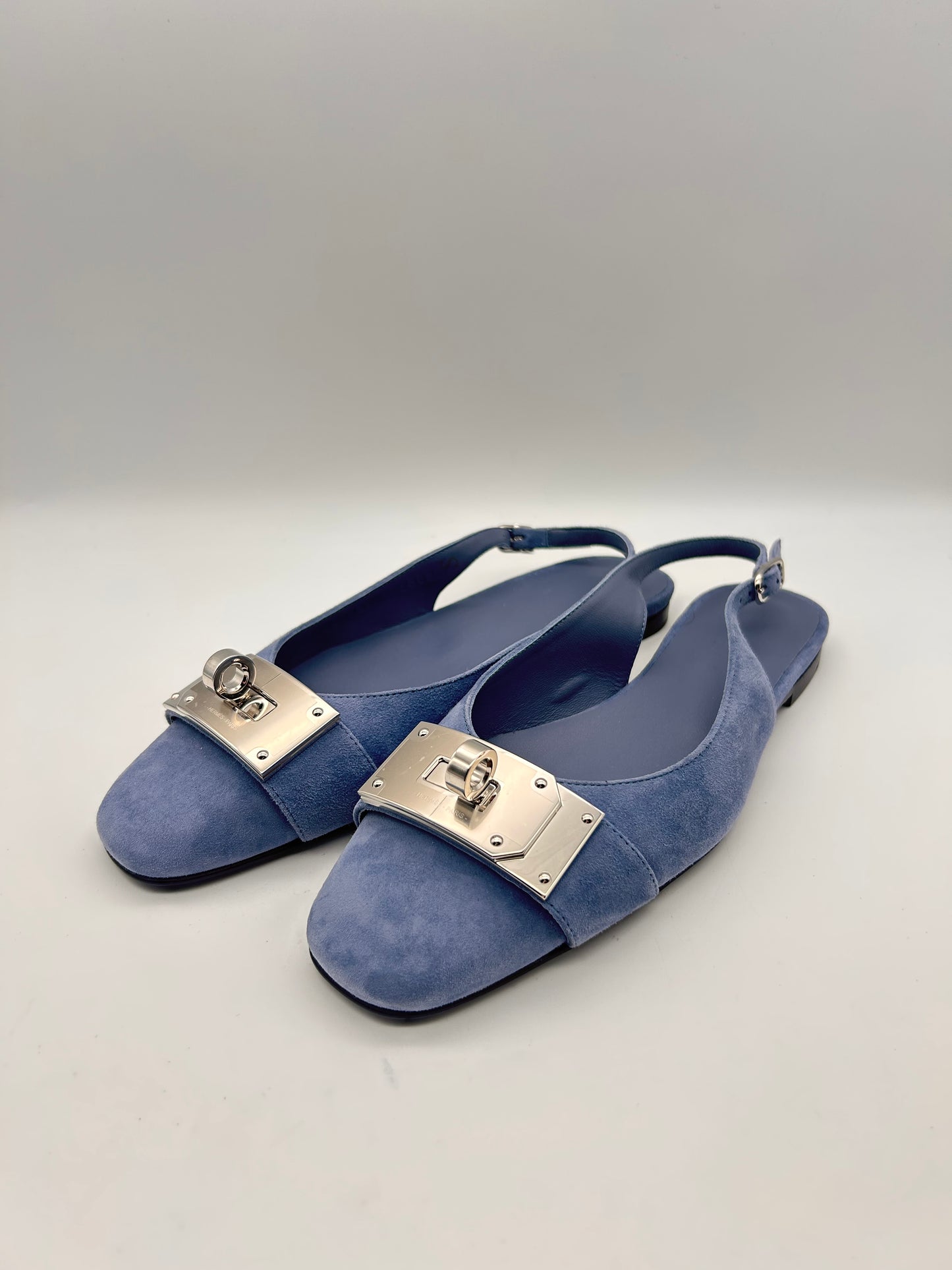 Hermes size 37