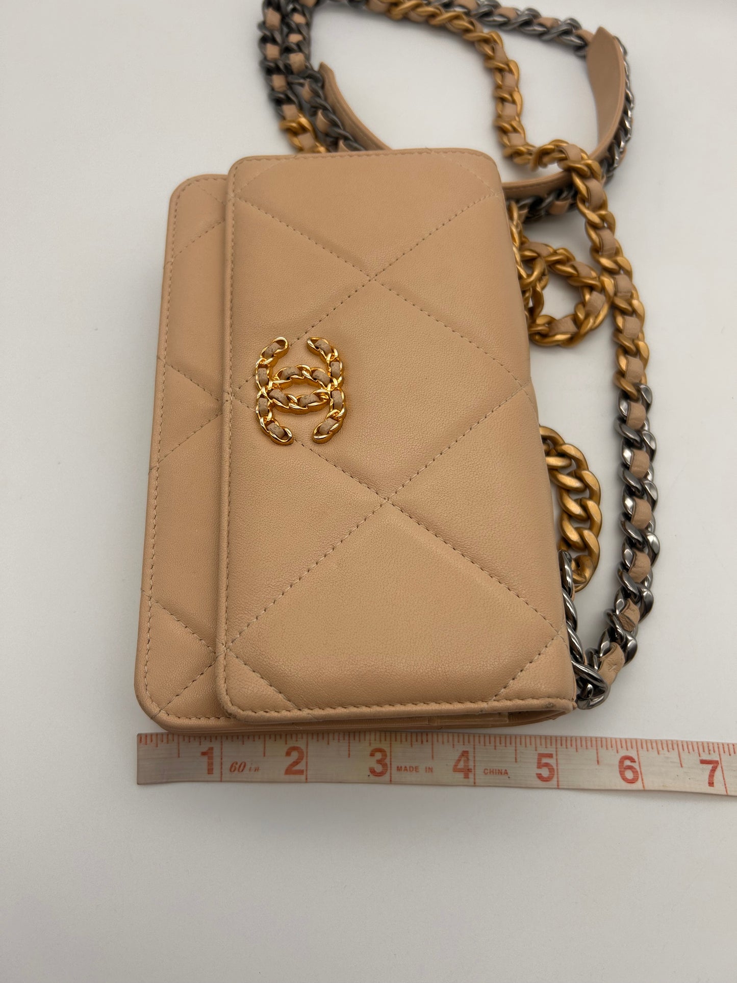 Chanel 19 WOC