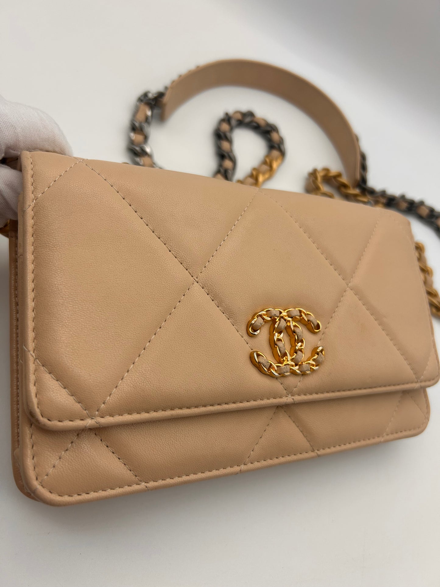 Chanel 19 WOC