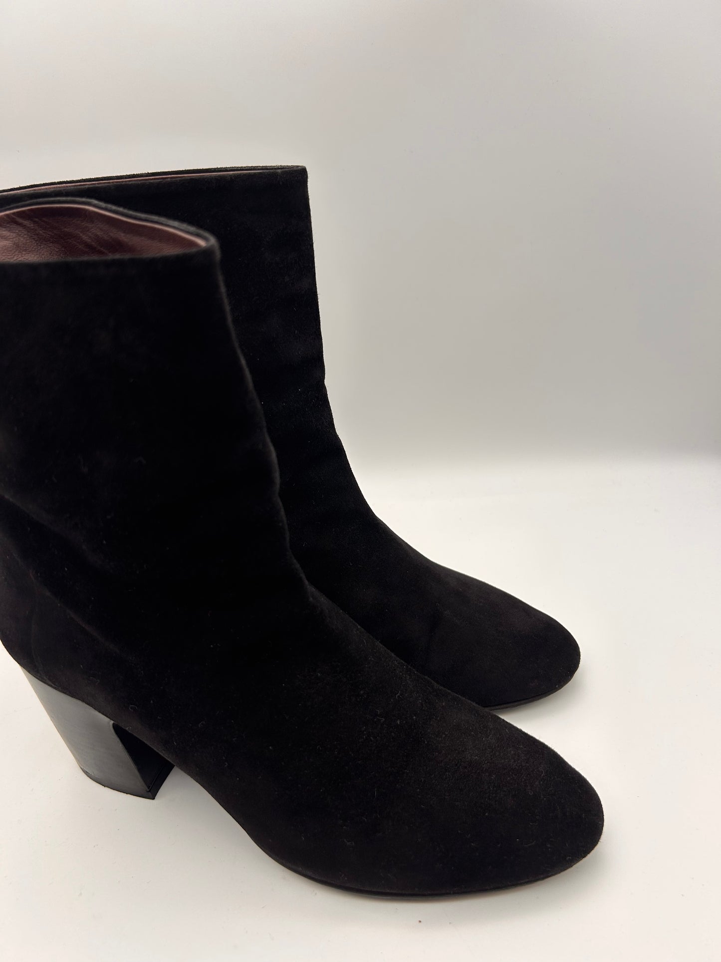 Chanel size 38