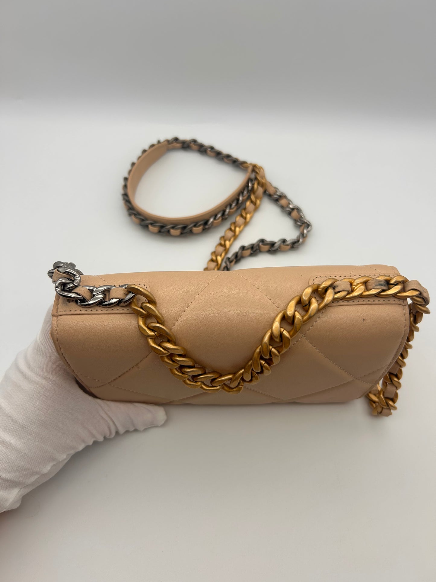Chanel 19 WOC