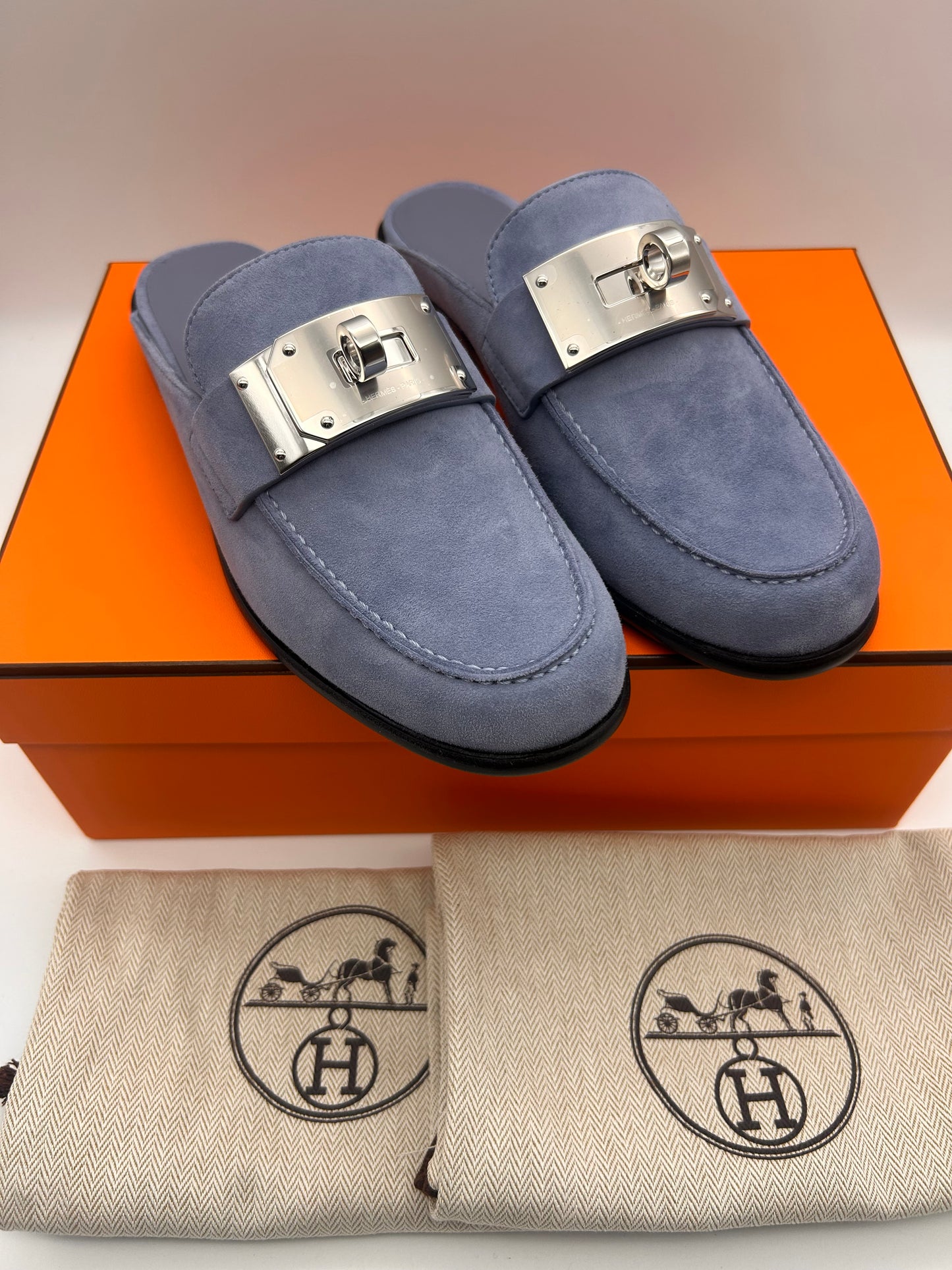 Hermes size 37
