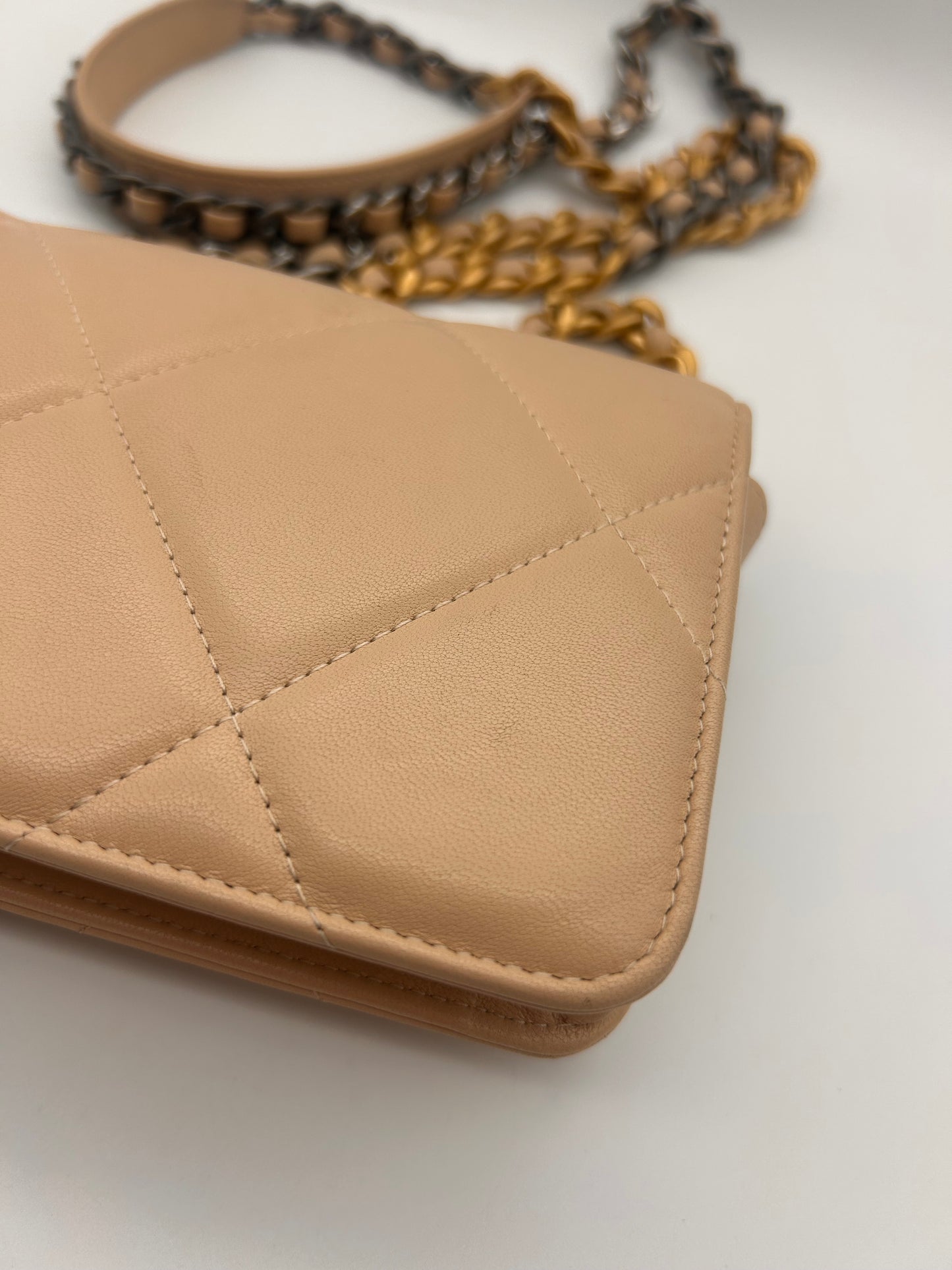 Chanel 19 WOC