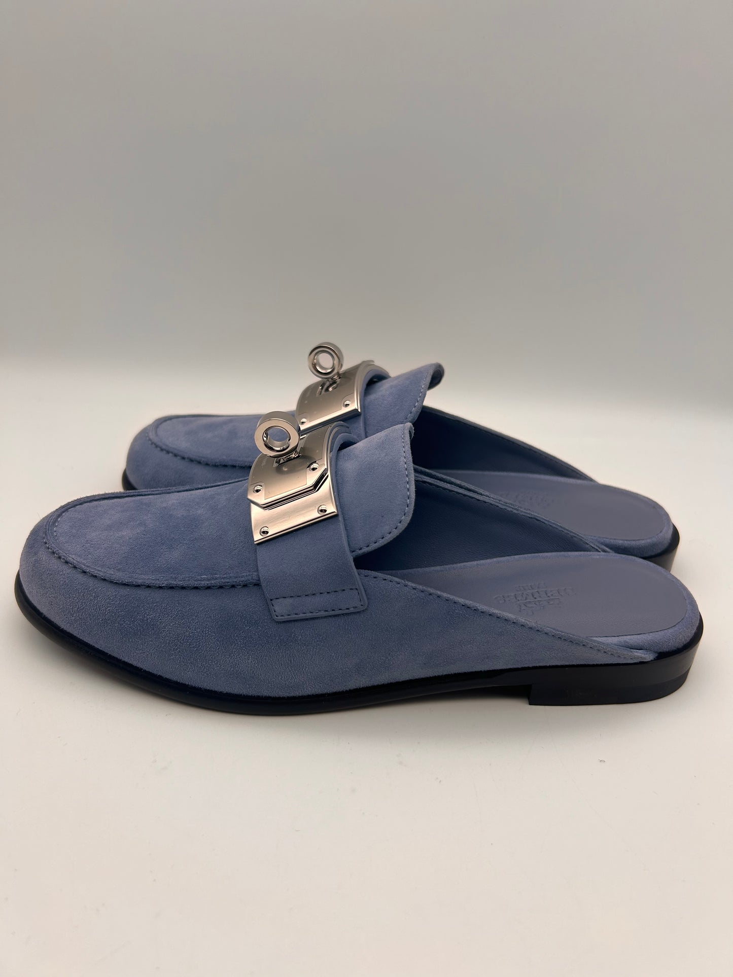 Hermes size 37