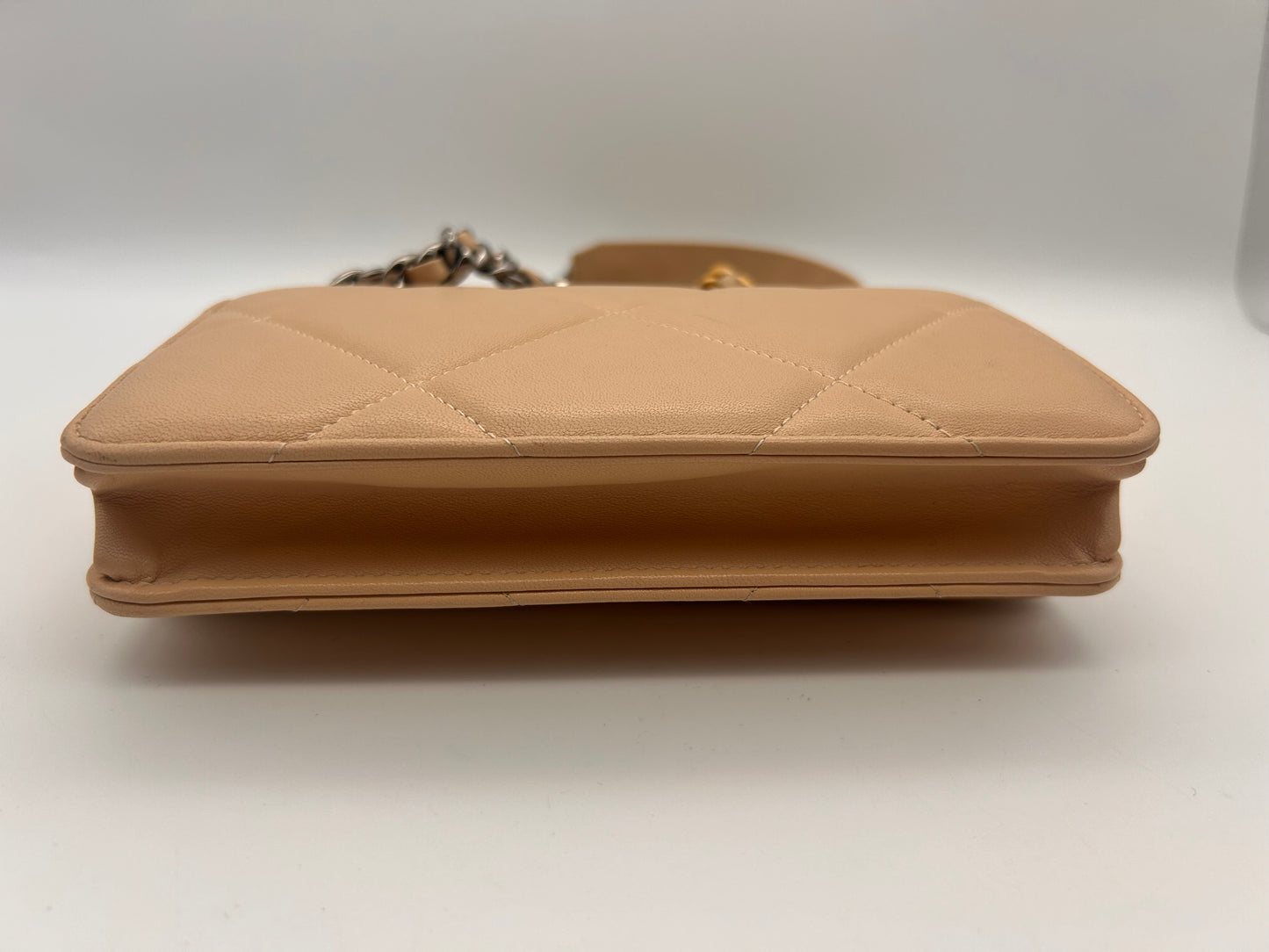 Chanel 19 WOC