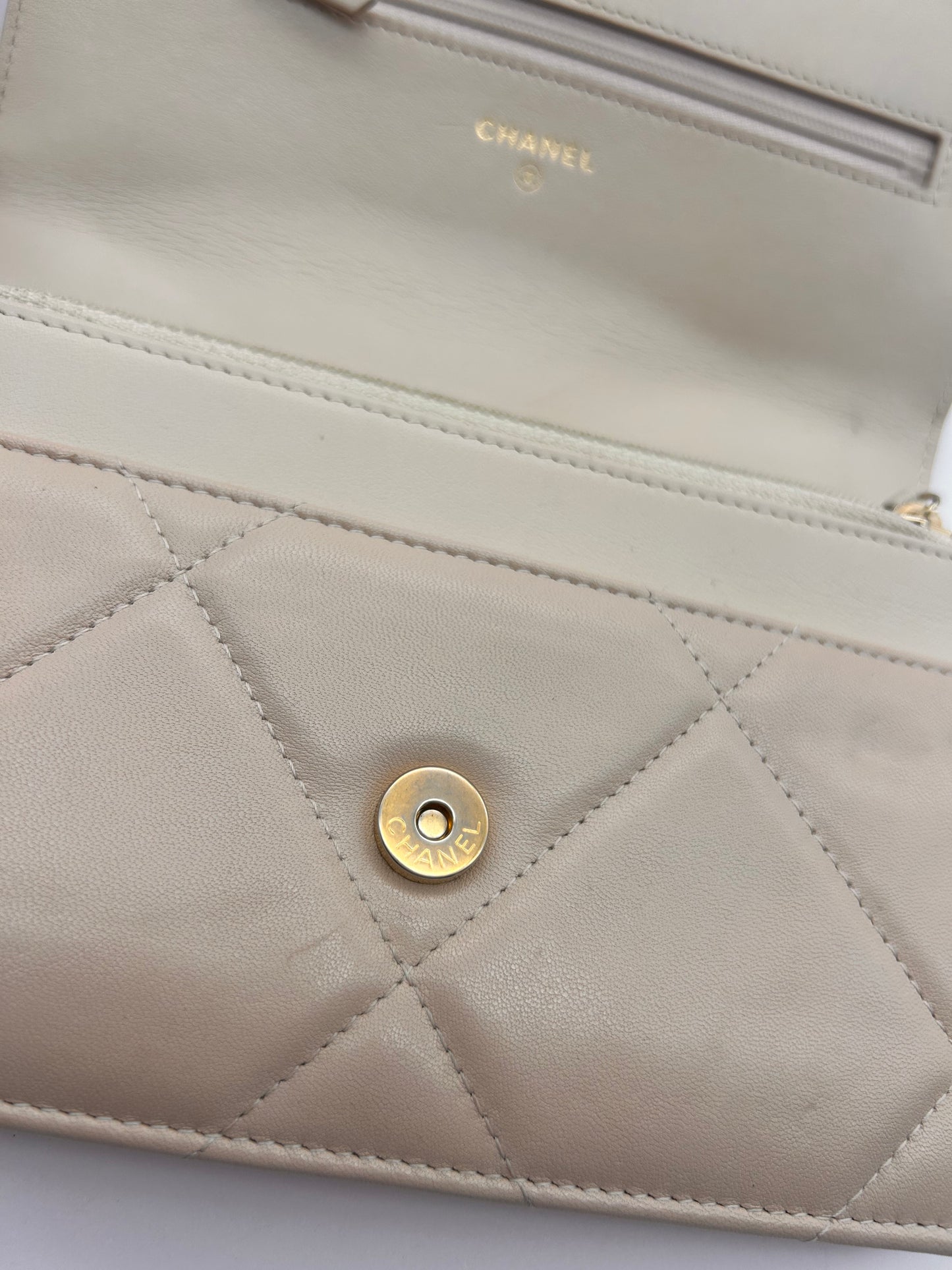 Chanel 19 WOC