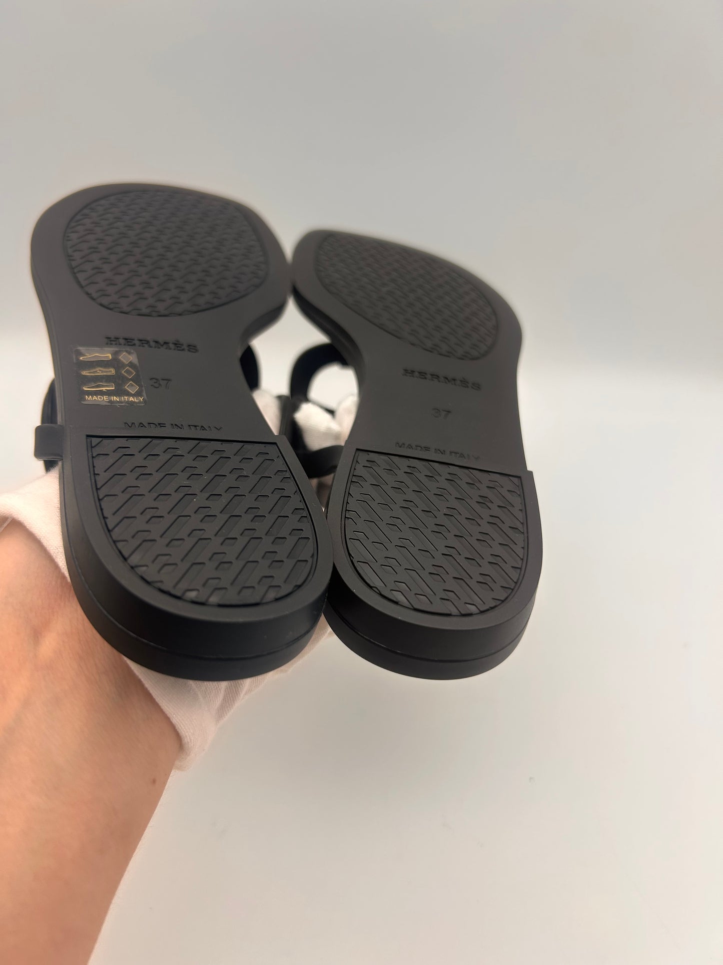 Hermes size 37