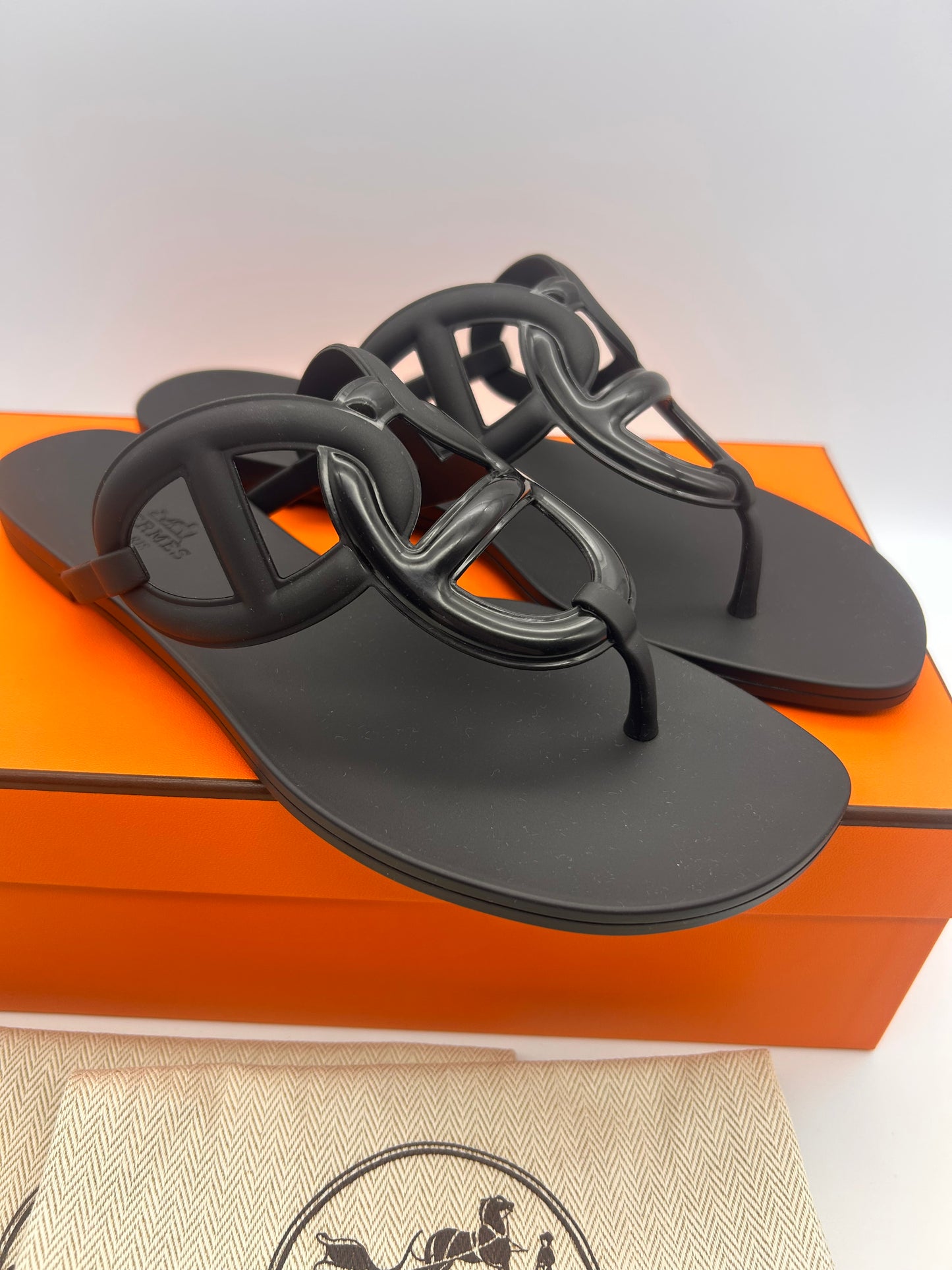 Hermes size 37