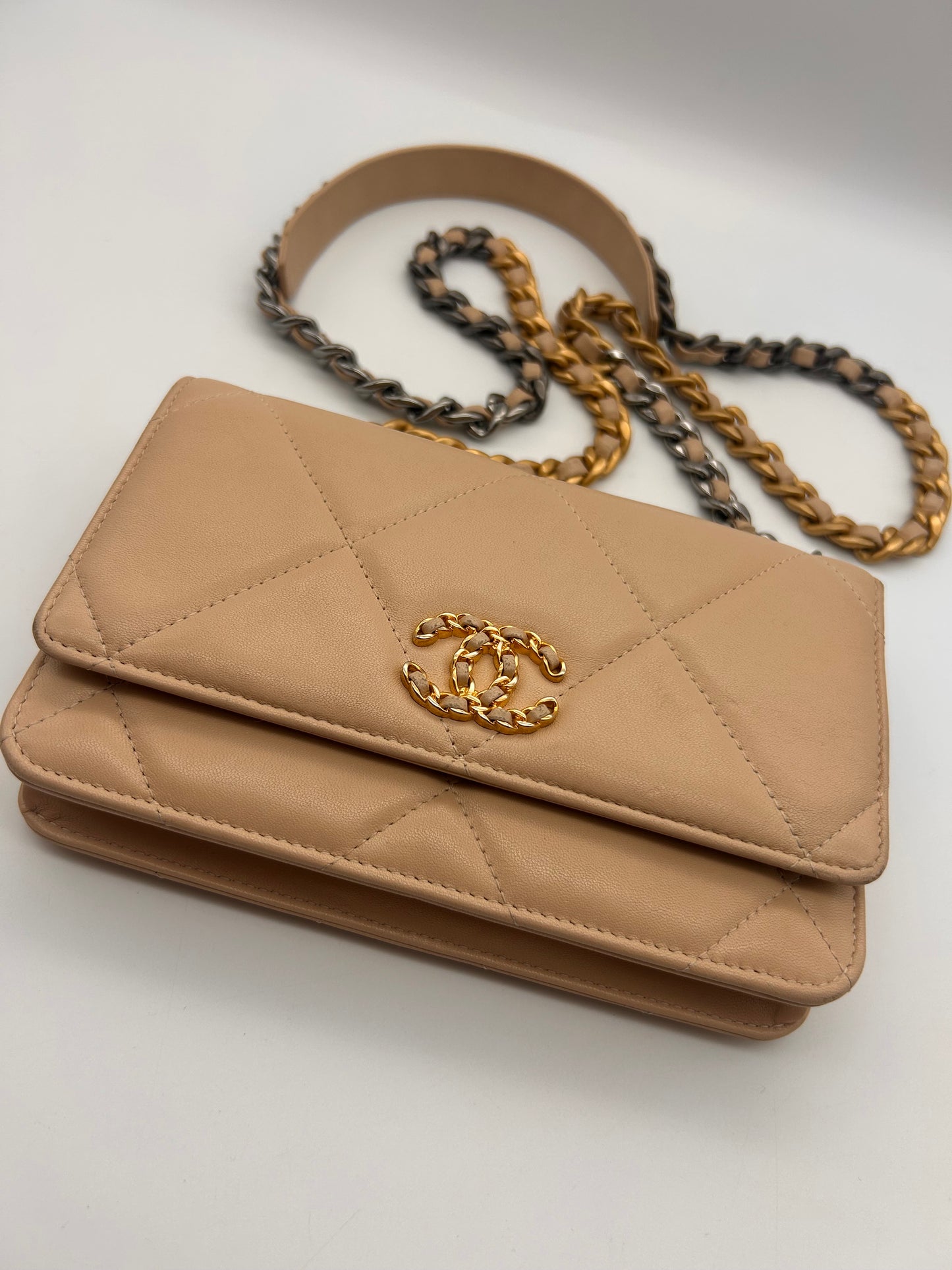 Chanel 19 WOC