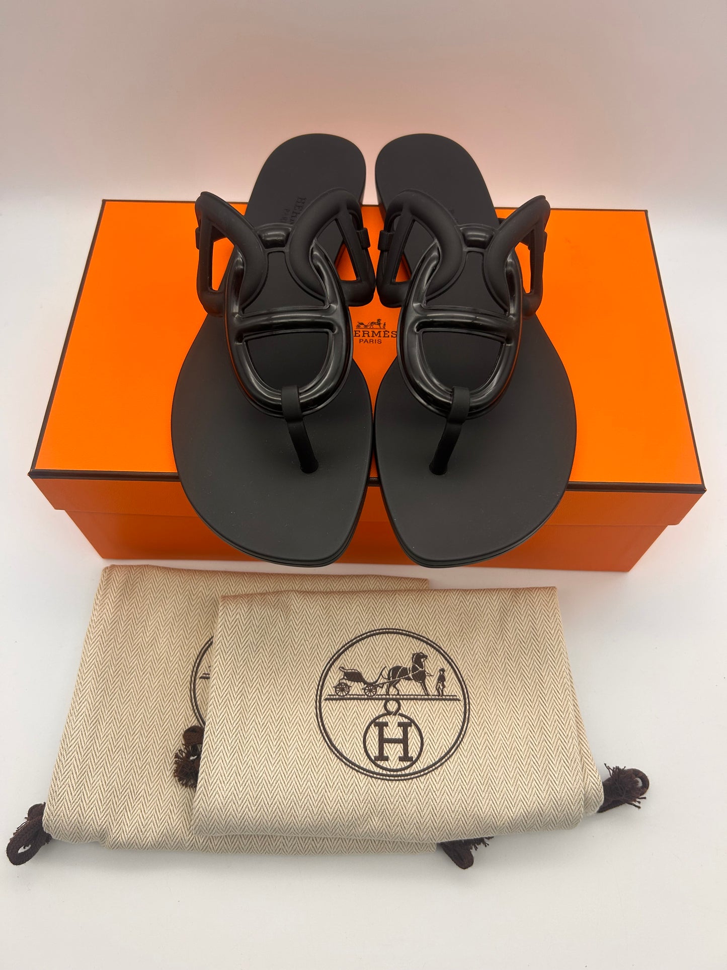 Hermes size 37