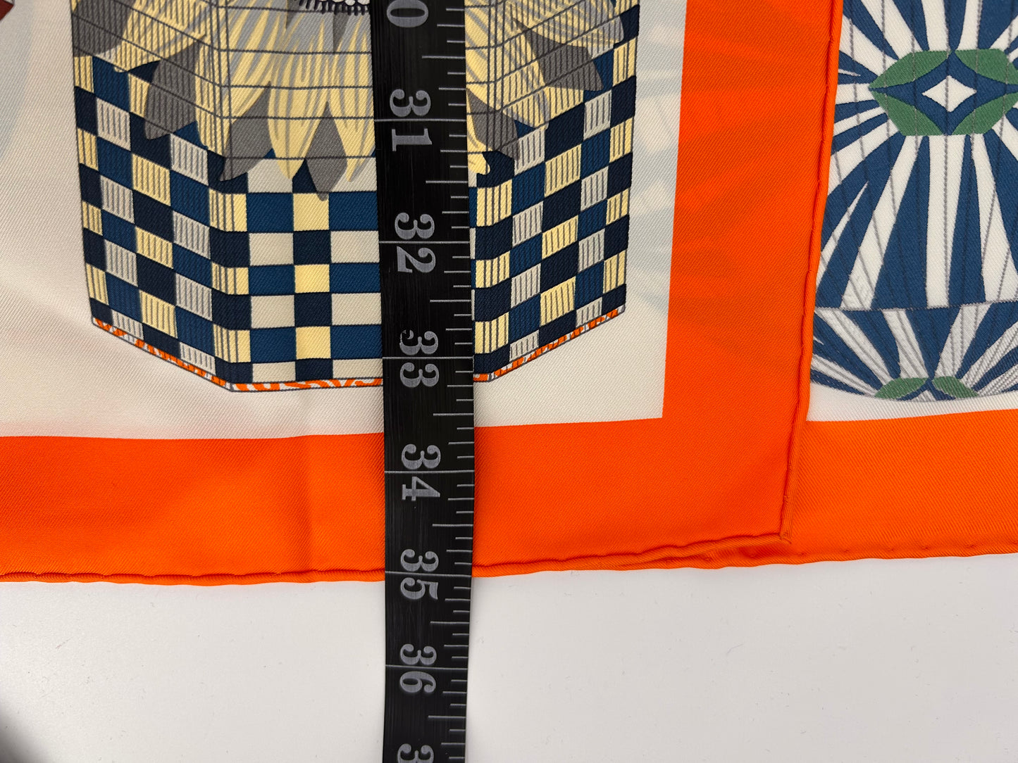 Hermes lanternes,ballons,cocardes carre 90