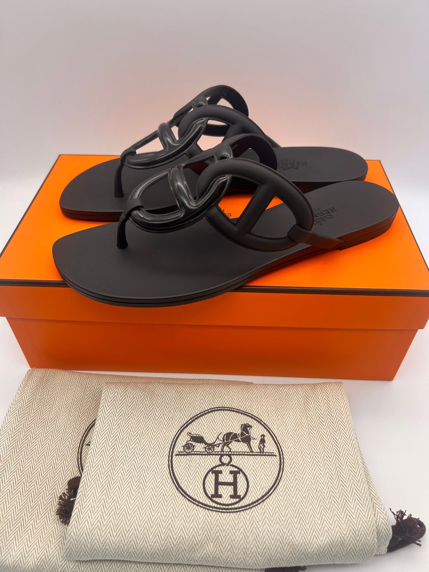 Hermes size 37