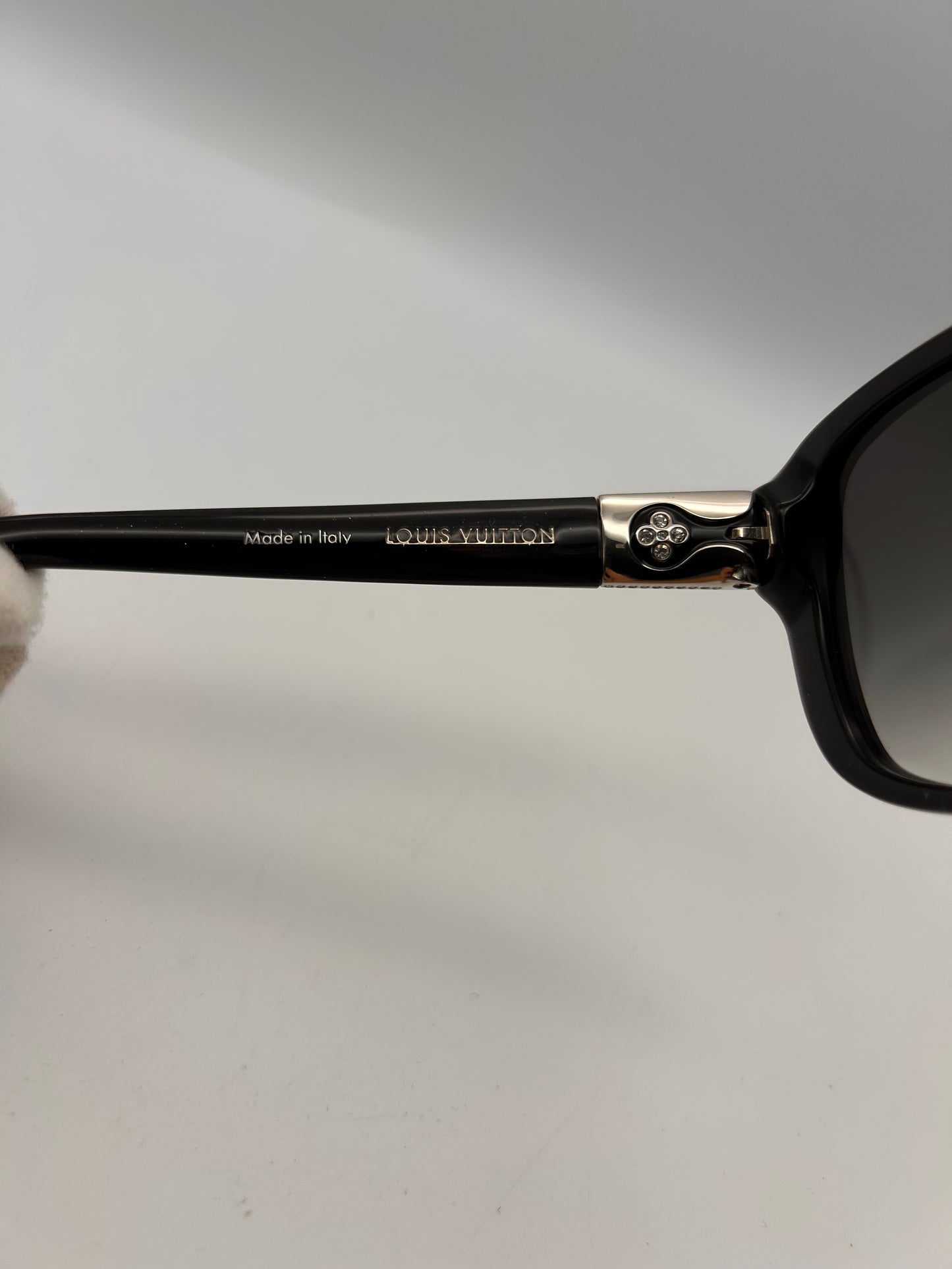 Louis Vuitton Z0457E