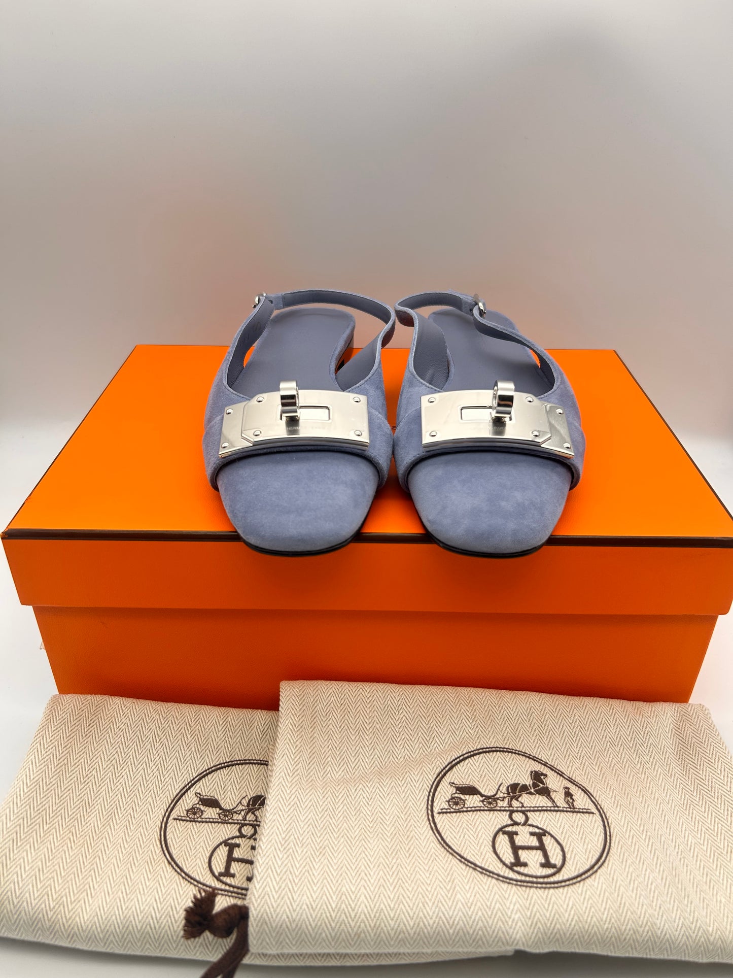 Hermes size 37