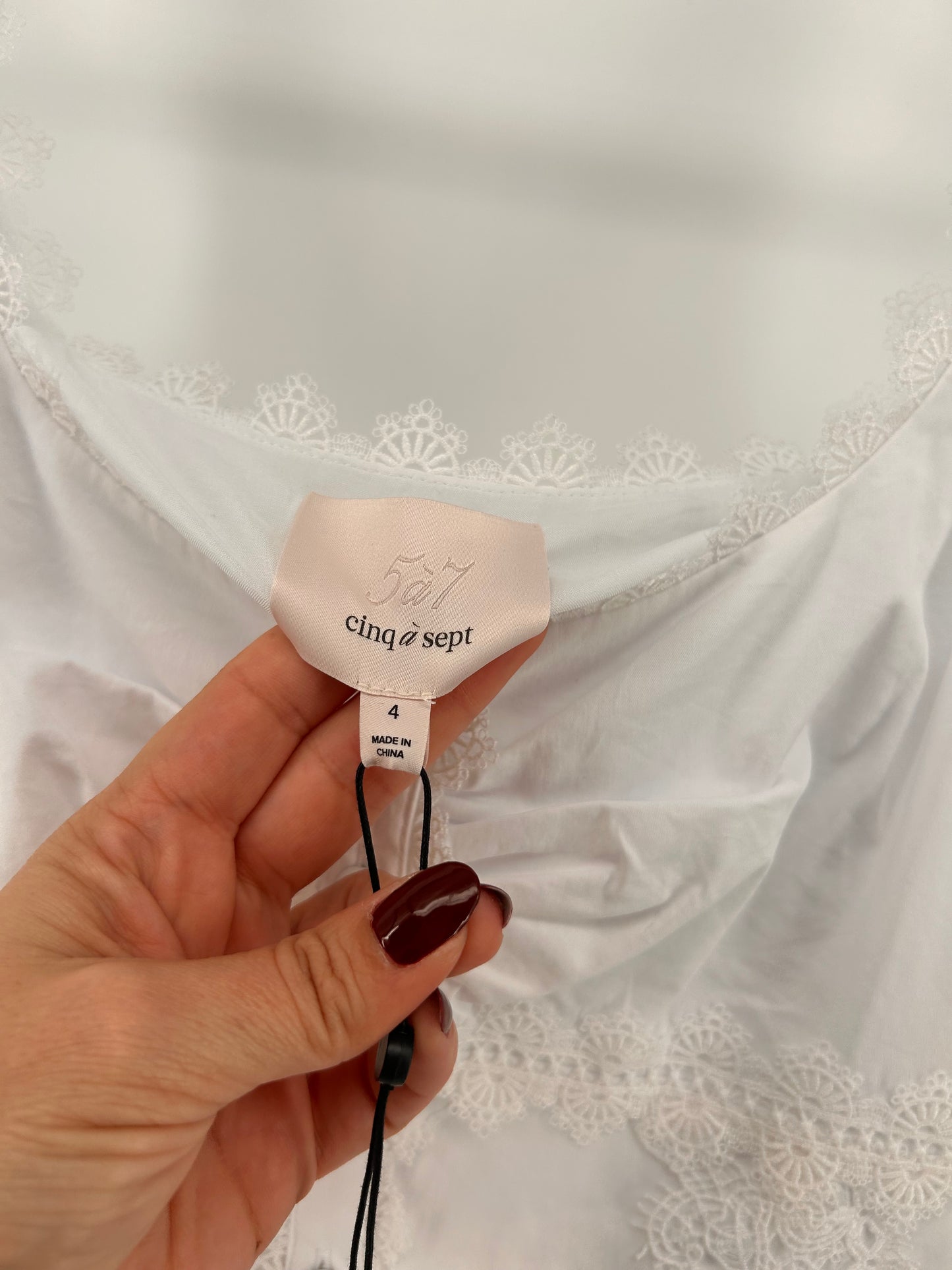 Cinq a Sept size 4