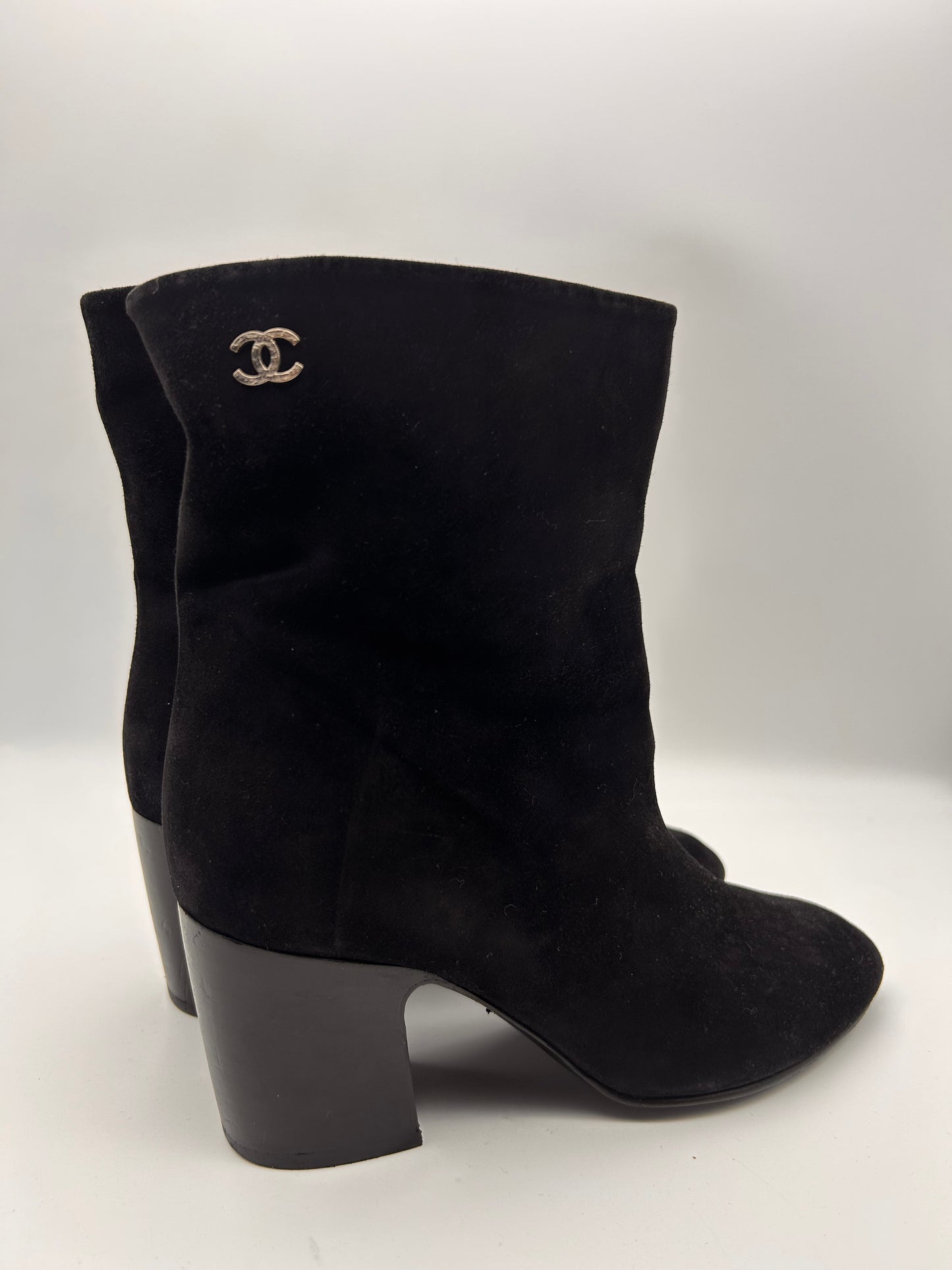 Chanel size 38