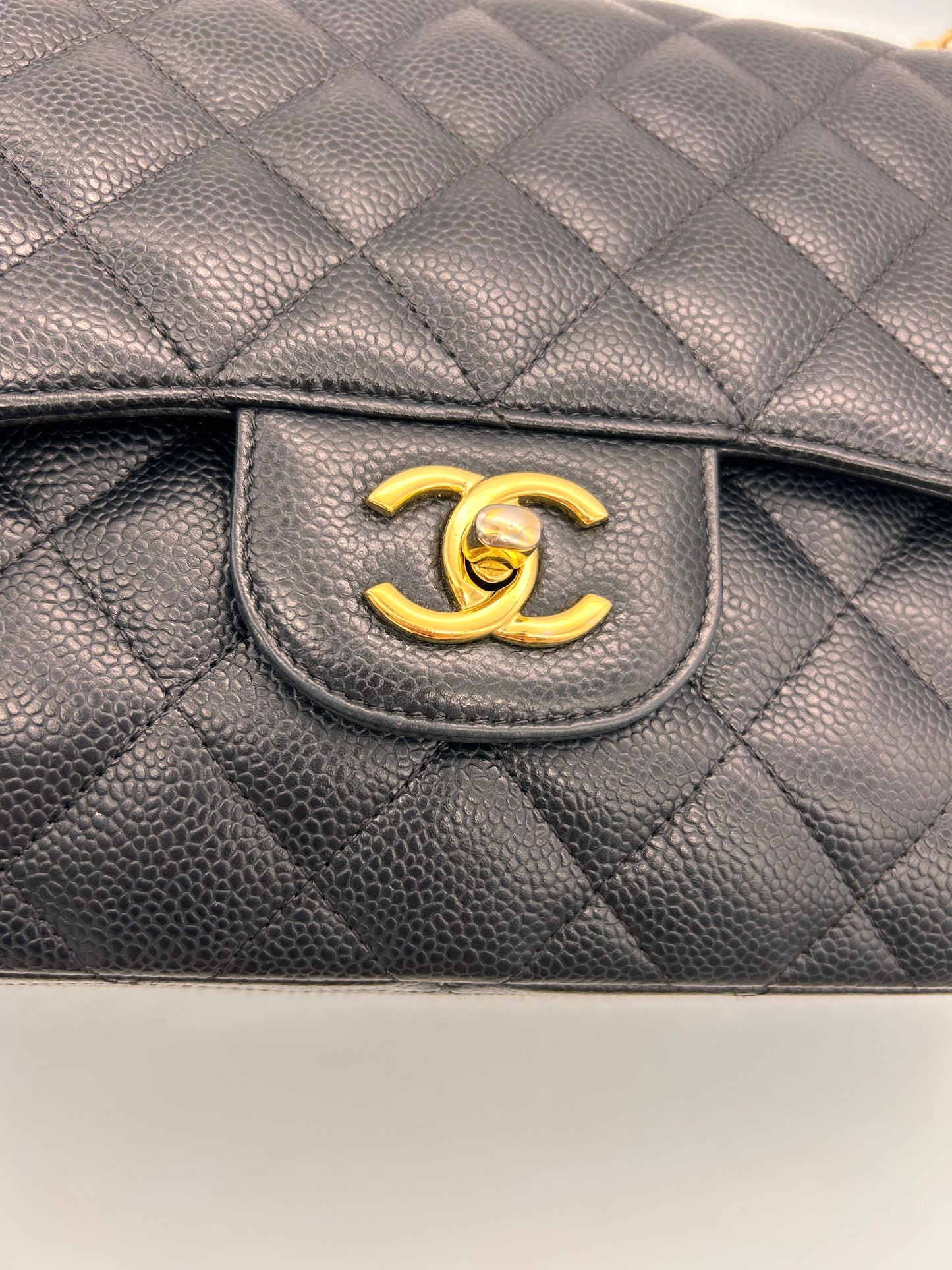 Chanel classic jumbo double flap