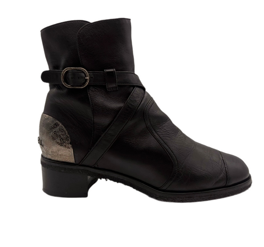 Chanel size 38.5
