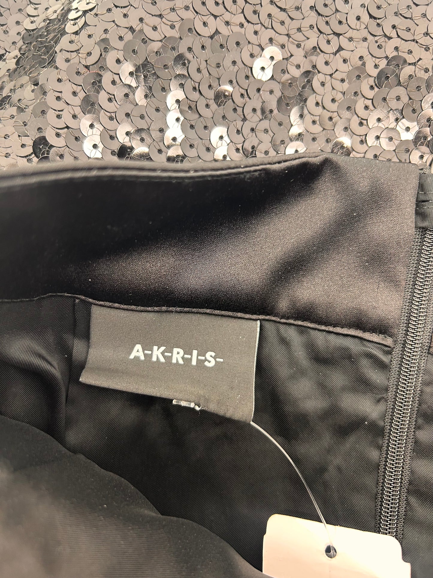 Akris size 4