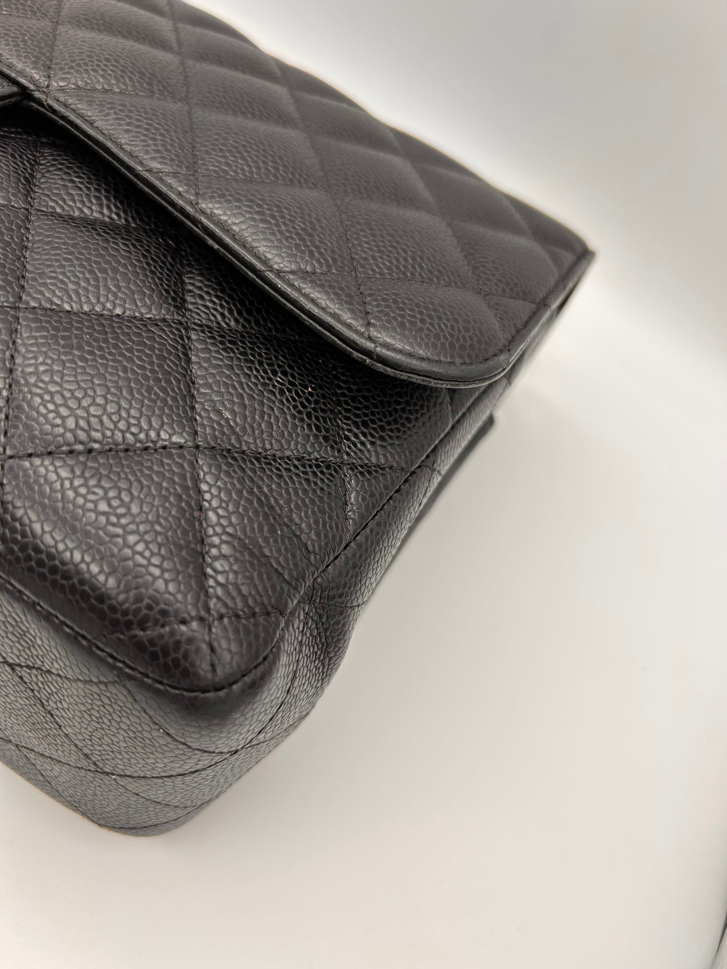 Chanel classic jumbo double flap