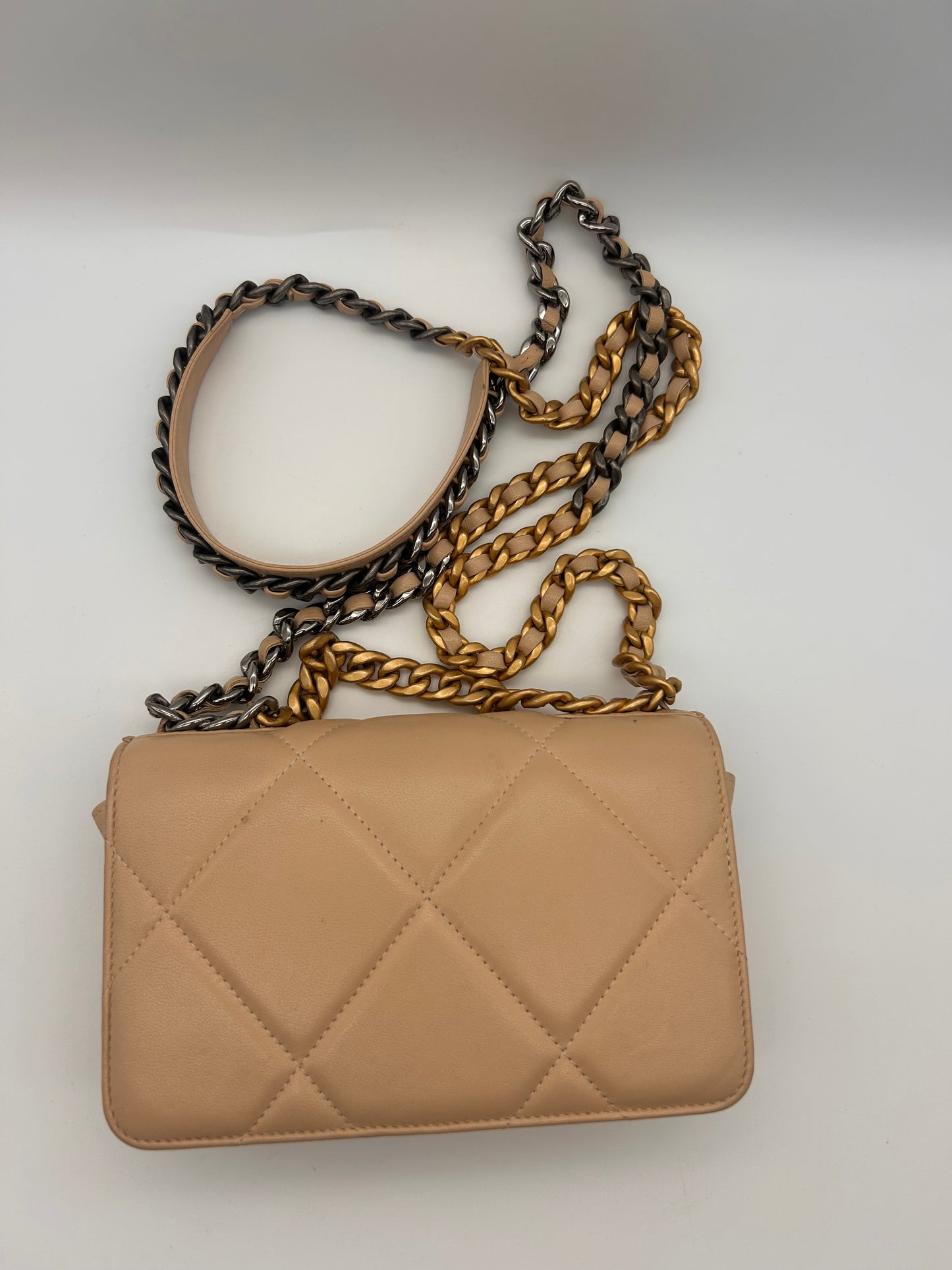 Chanel 19 WOC