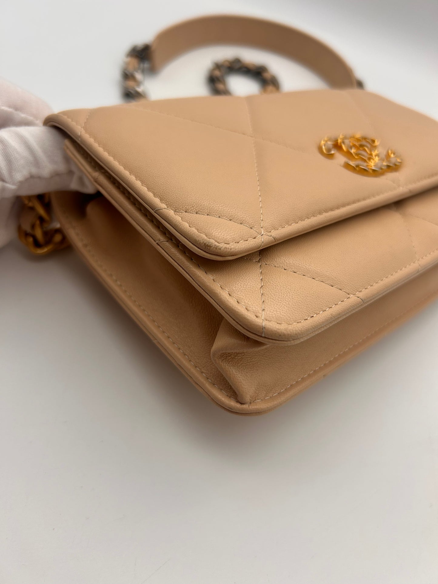 Chanel 19 WOC